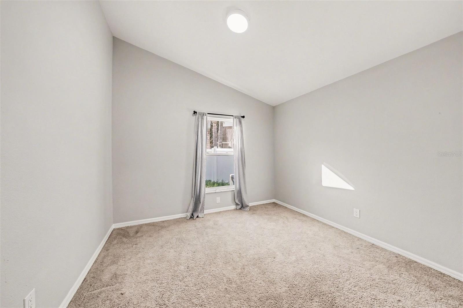 Image 21 of 23 For 12524 Midpointe Drive