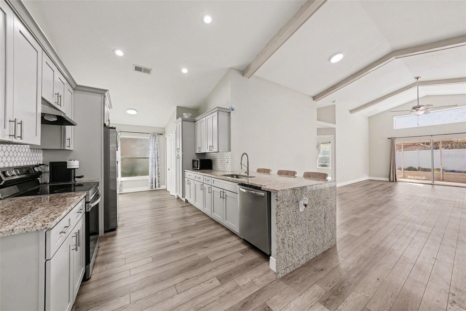 Image 5 of 23 For 12524 Midpointe Drive