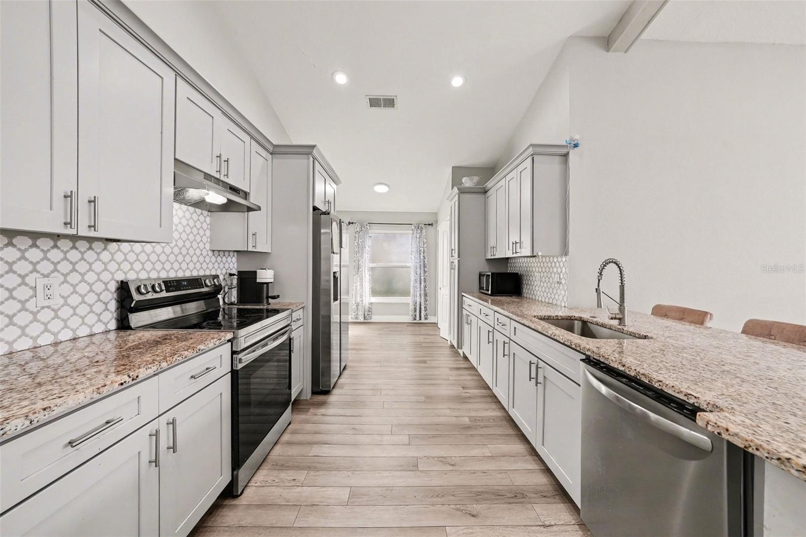 Image 8 of 23 For 12524 Midpointe Drive