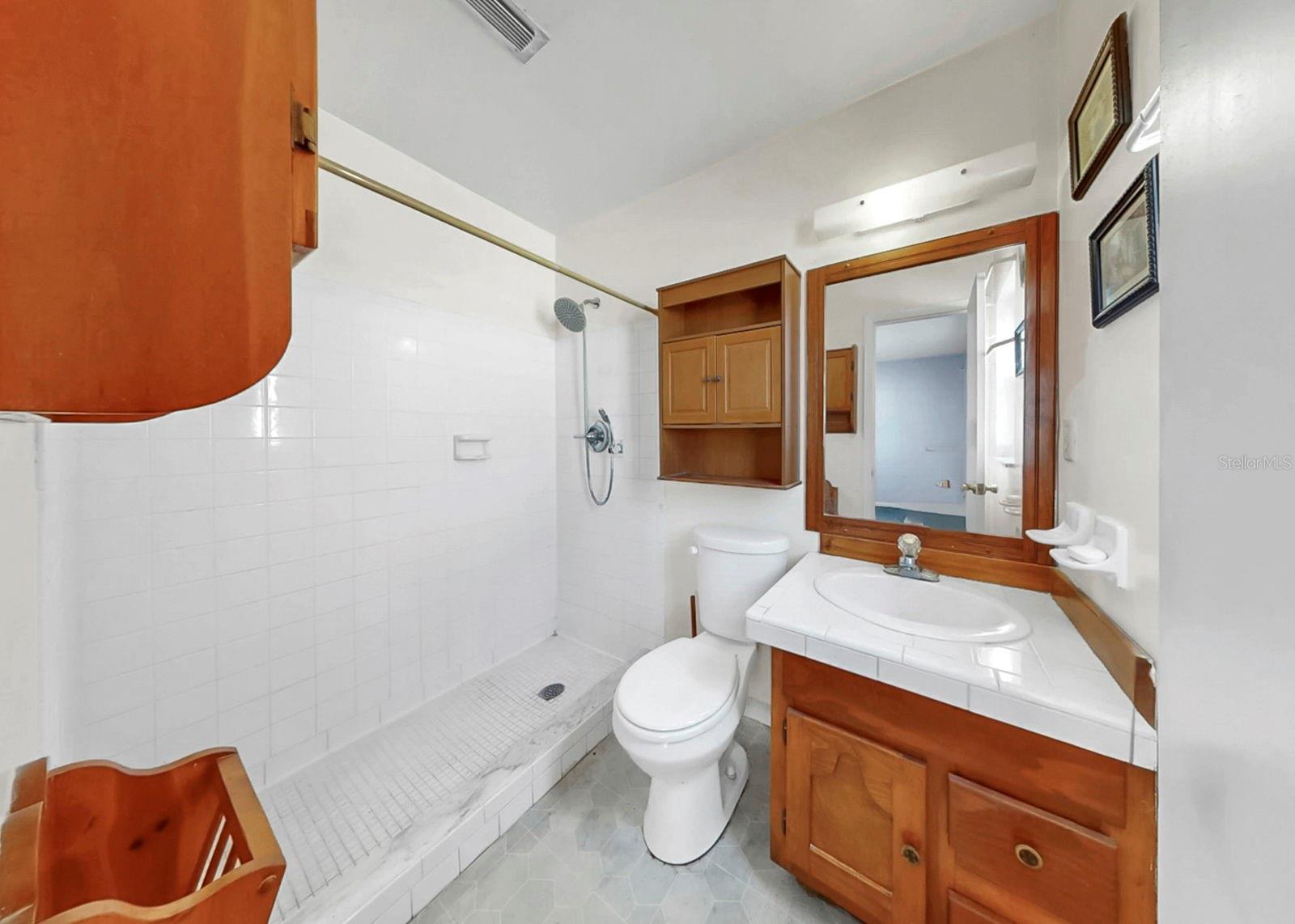 Image 36 of 60 For 1006 Saxon Court