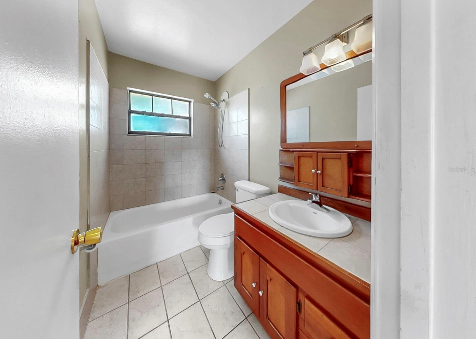 Image 37 of 60 For 1006 Saxon Court