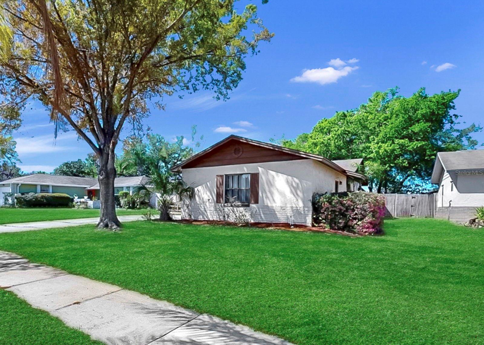 Image 6 of 60 For 1006 Saxon Court