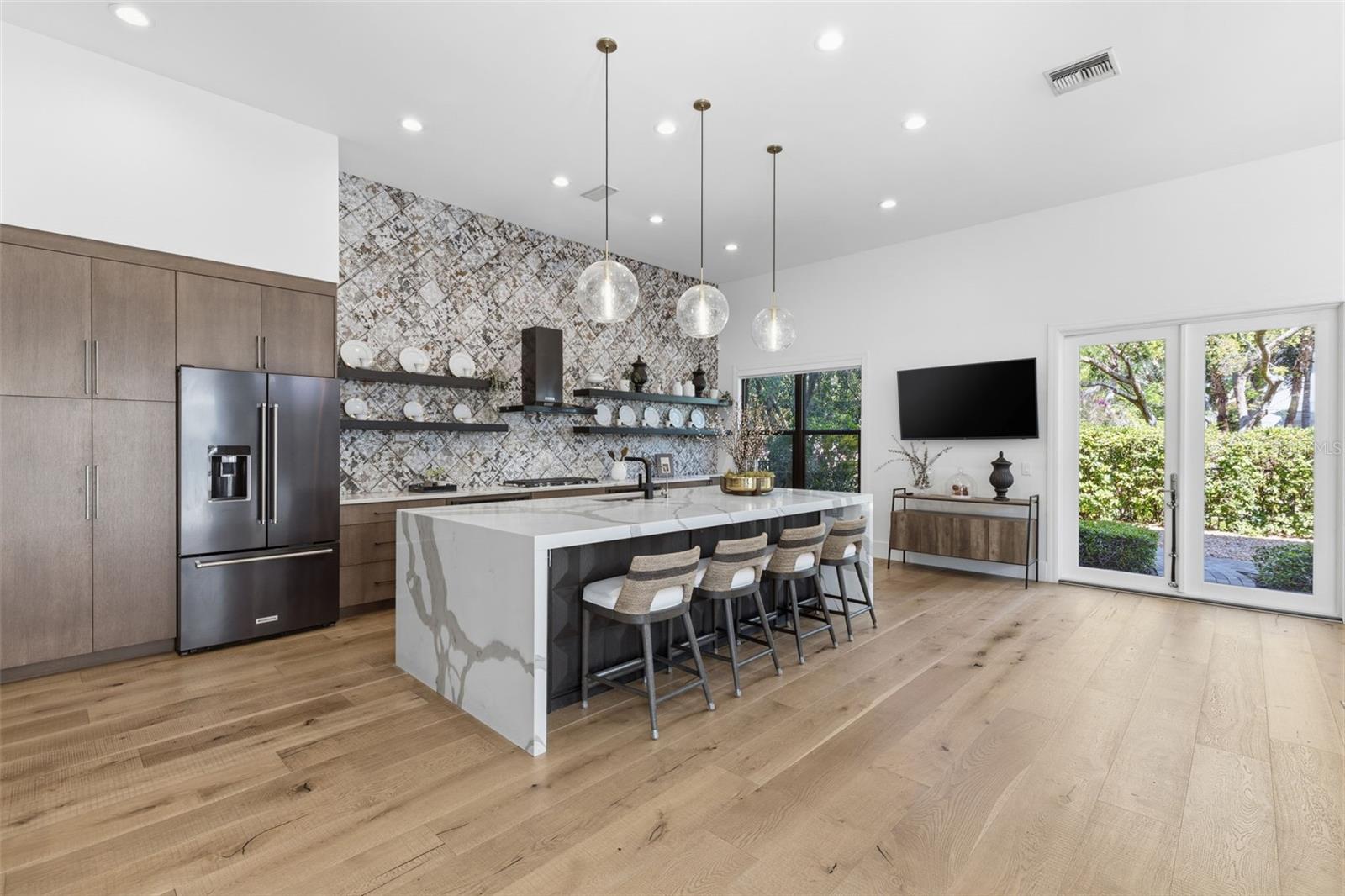 Image 10 of 82 For 904 Anchorage Road