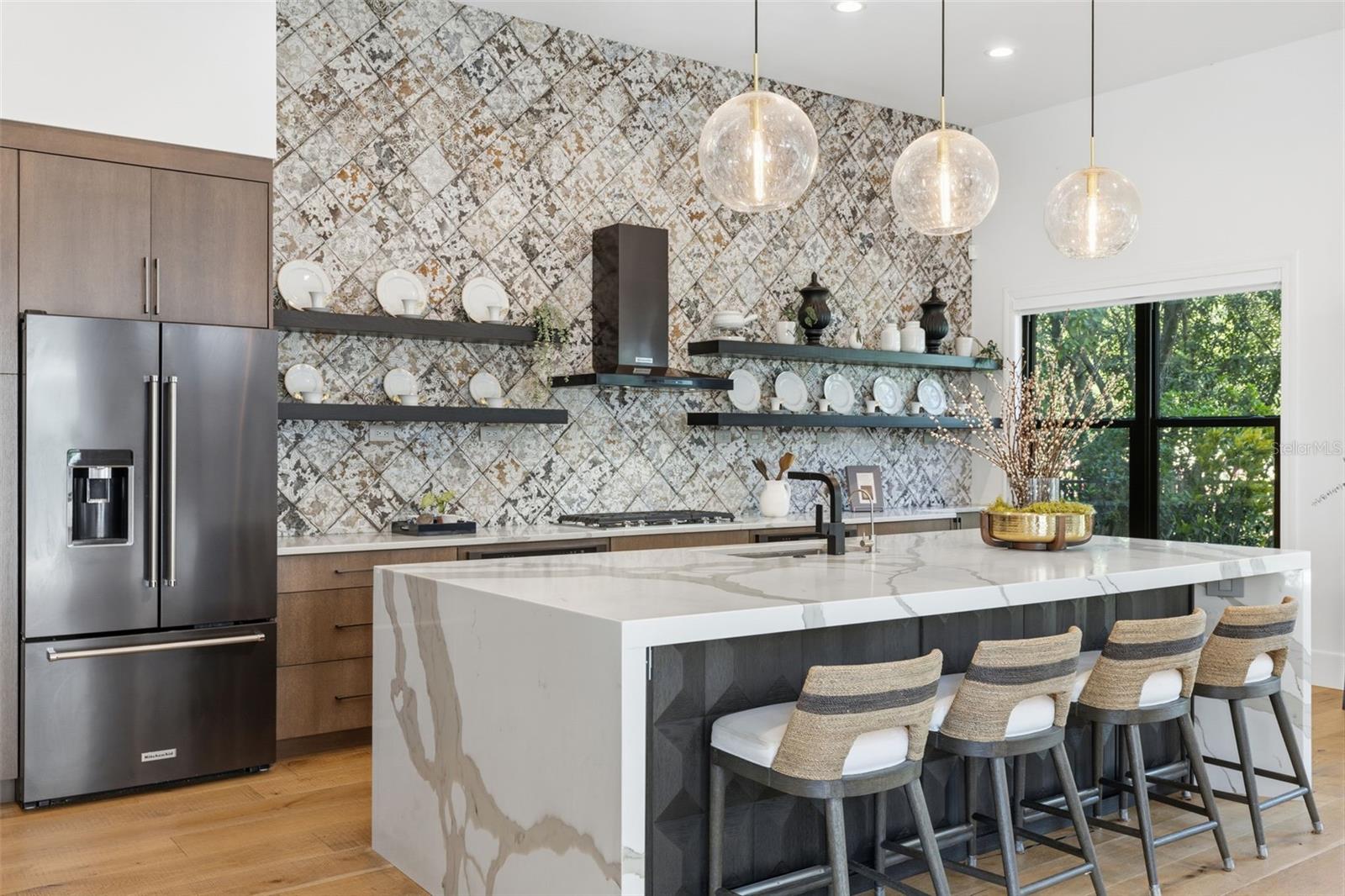 Image 11 of 82 For 904 Anchorage Road