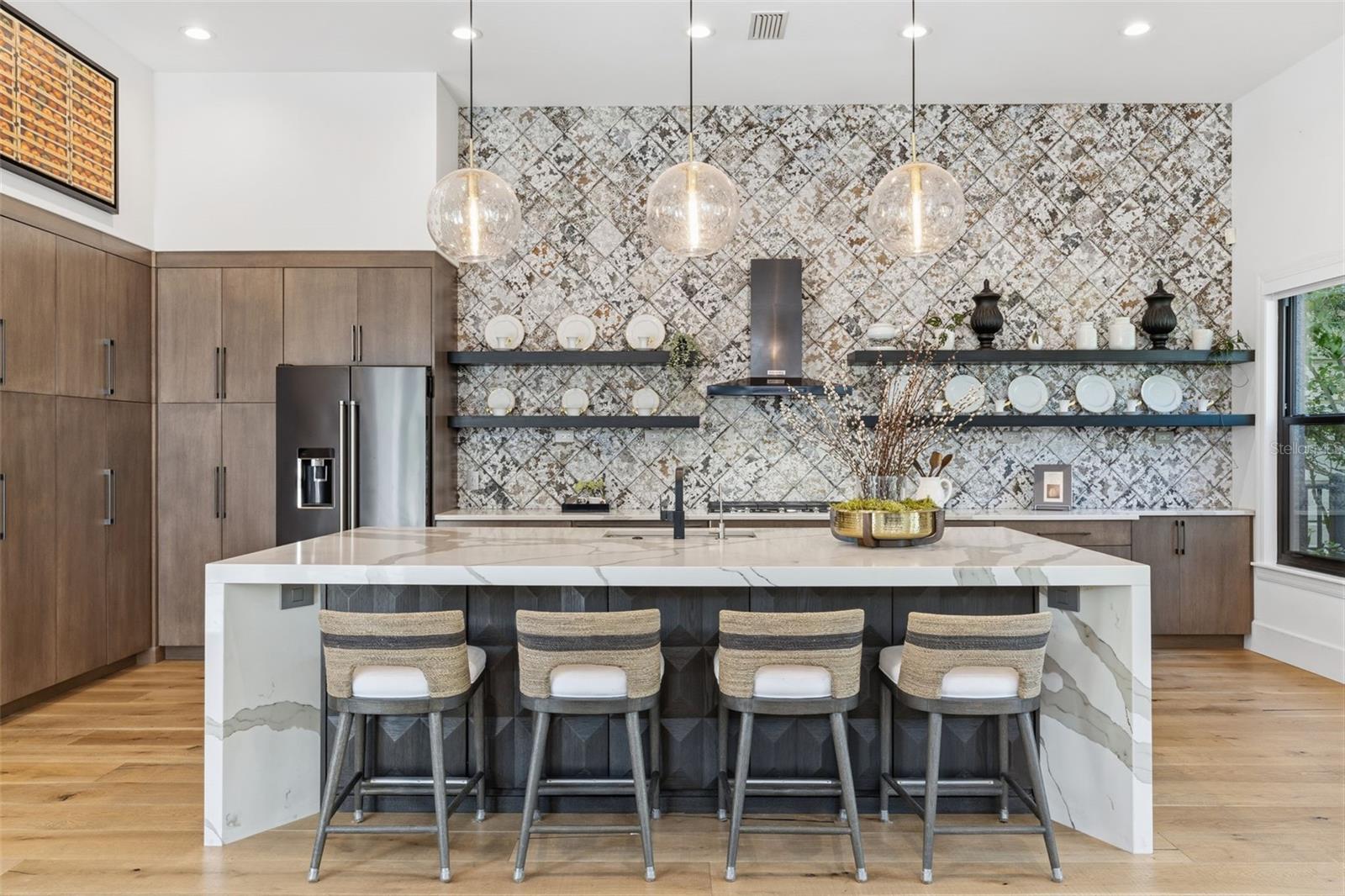 Image 12 of 82 For 904 Anchorage Road