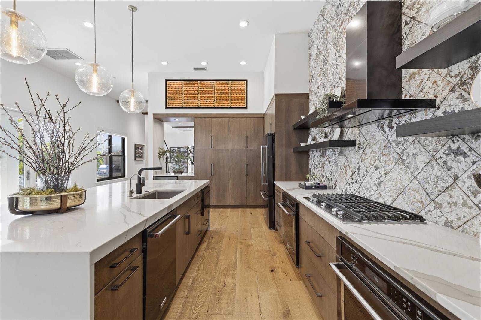 Image 14 of 82 For 904 Anchorage Road