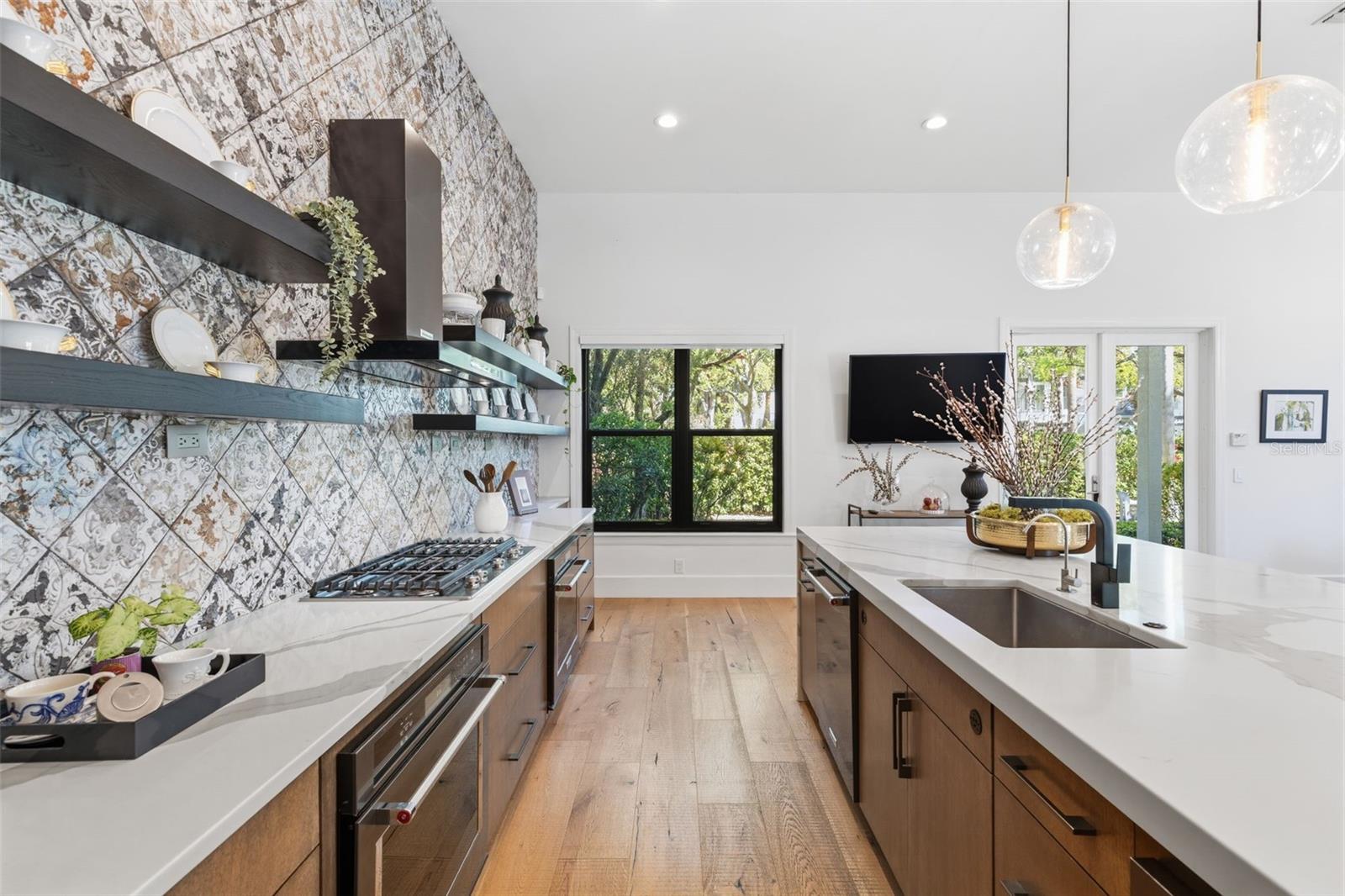 Image 15 of 82 For 904 Anchorage Road