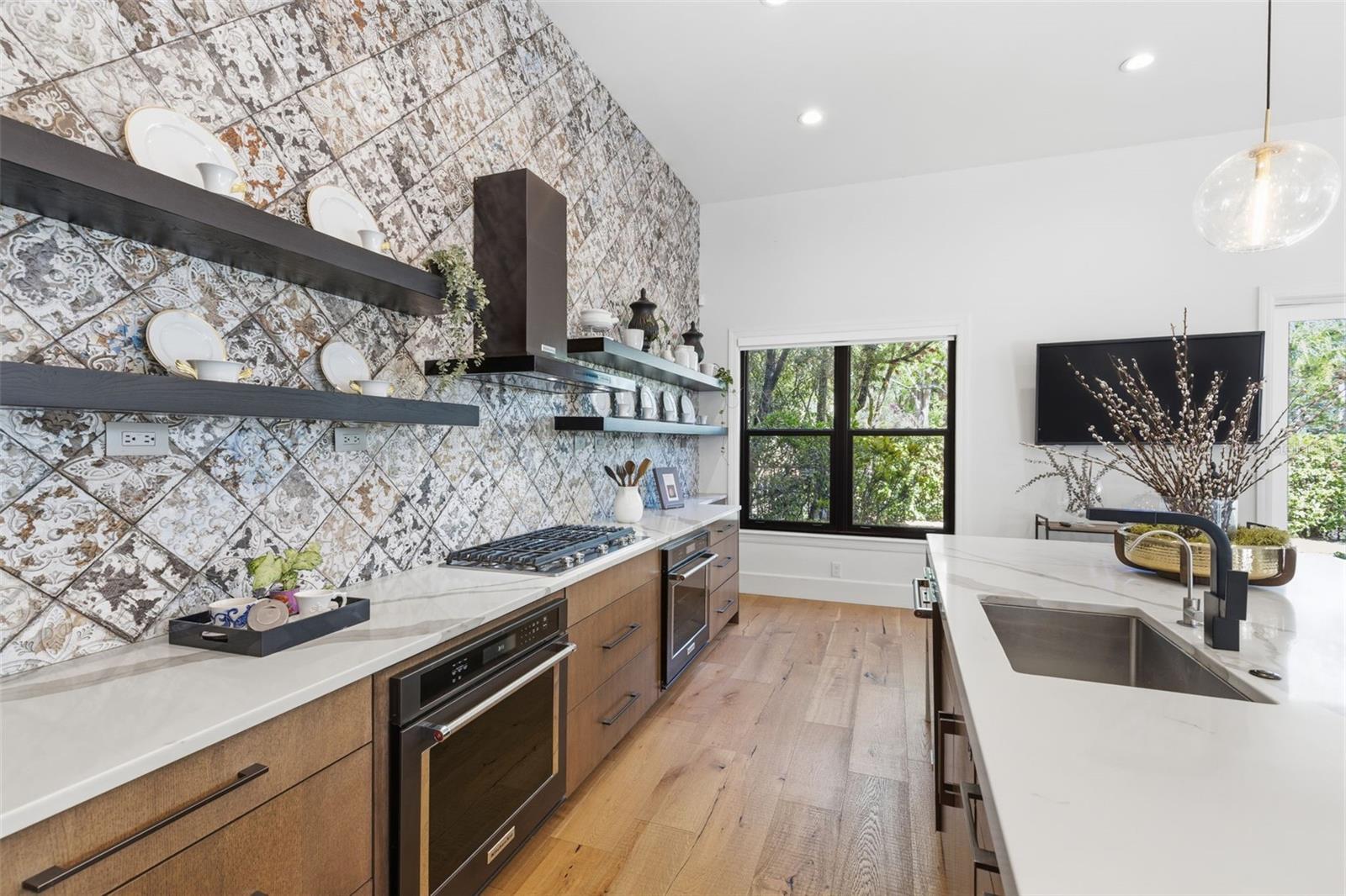 Image 16 of 82 For 904 Anchorage Road