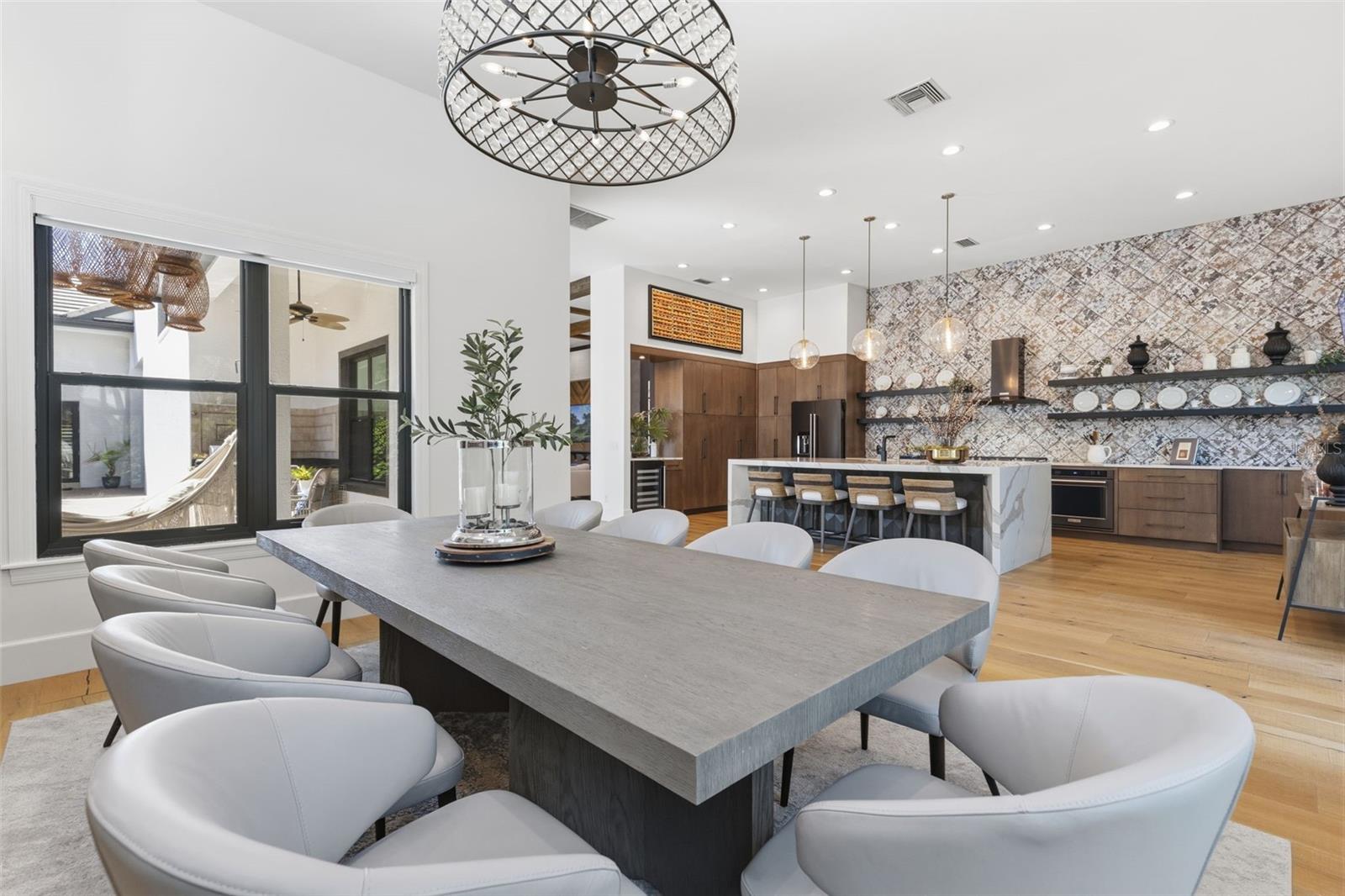 Image 20 of 82 For 904 Anchorage Road