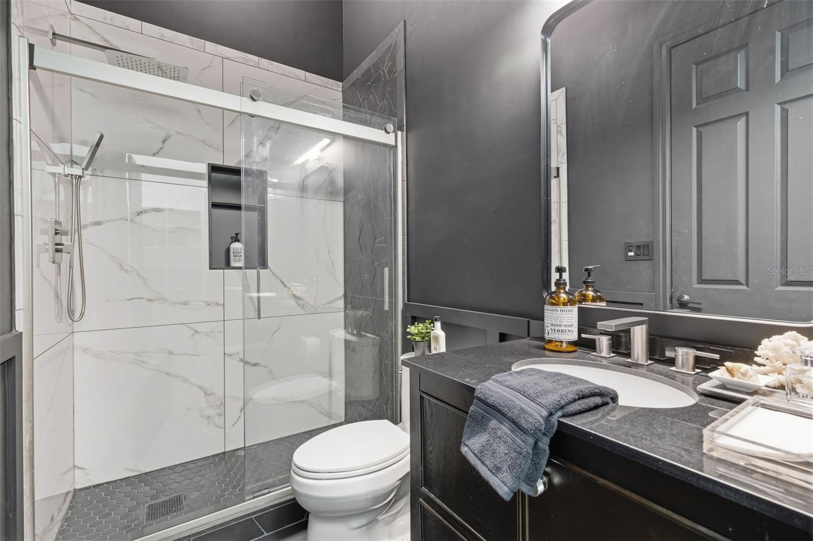 Image 23 of 82 For 904 Anchorage Road