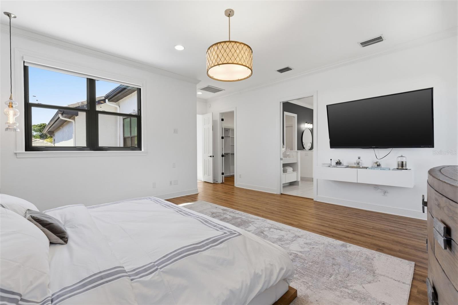 Image 24 of 82 For 904 Anchorage Road