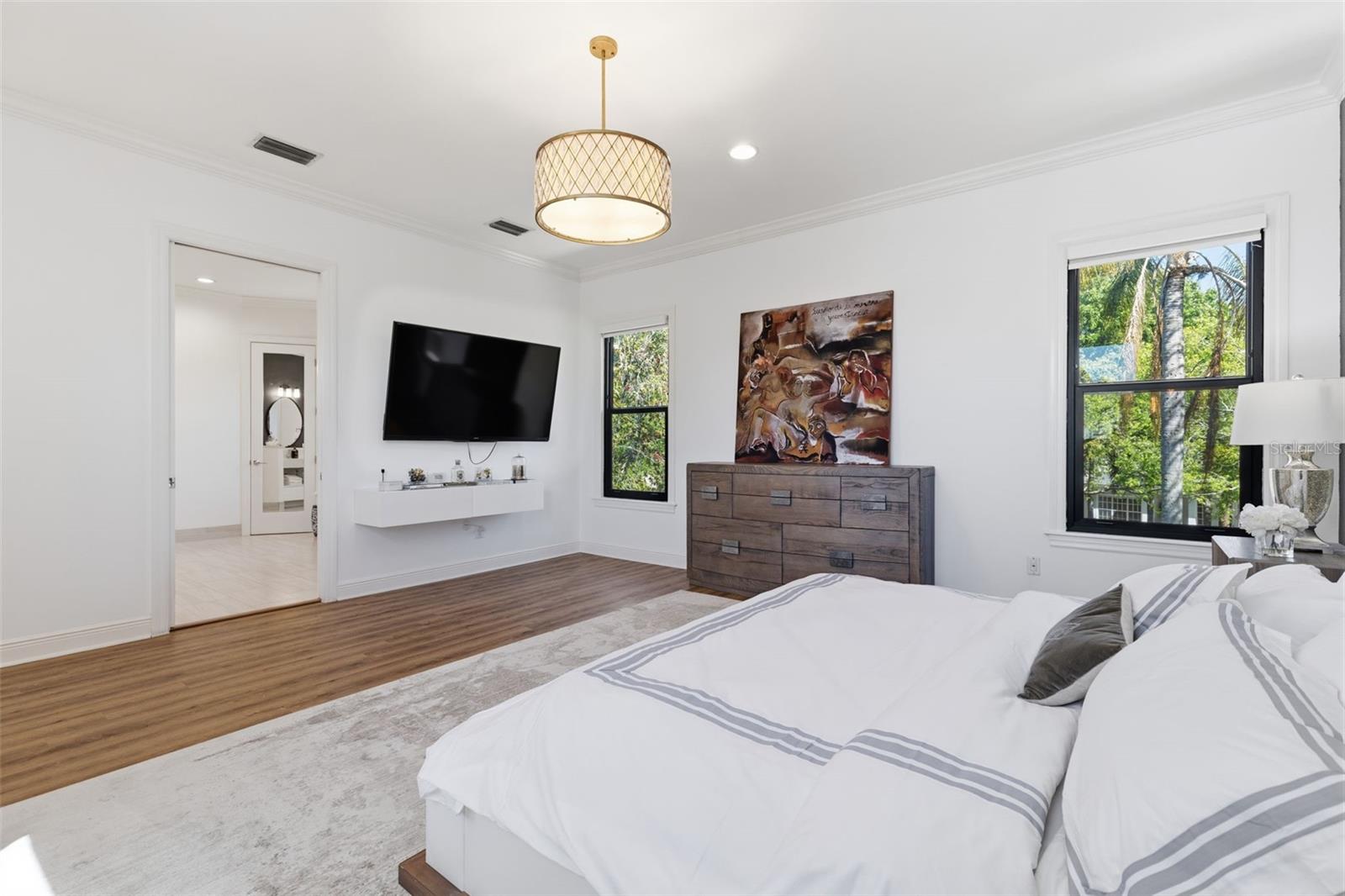 Image 25 of 82 For 904 Anchorage Road