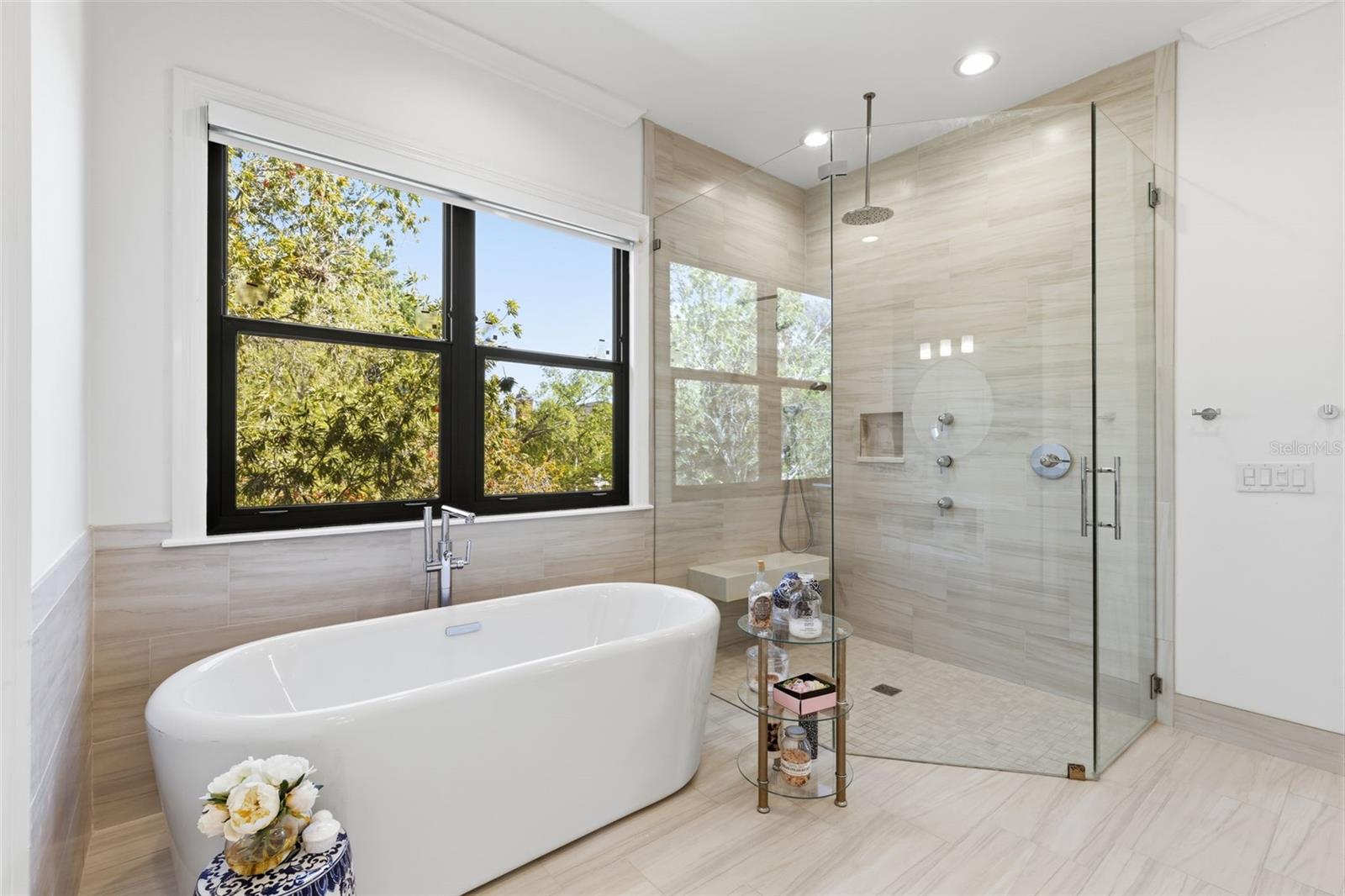 Image 29 of 82 For 904 Anchorage Road