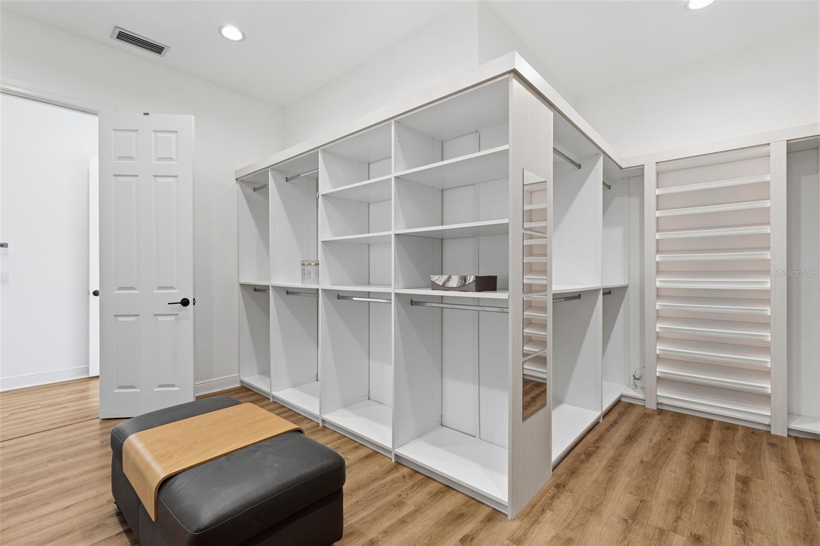 Image 31 of 82 For 904 Anchorage Road