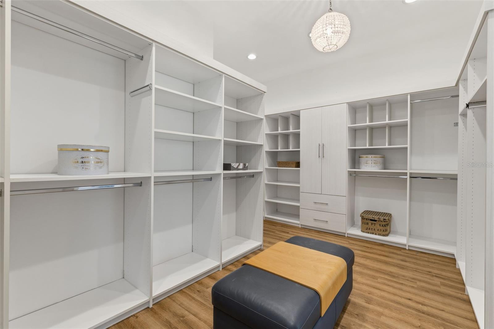 Image 32 of 82 For 904 Anchorage Road