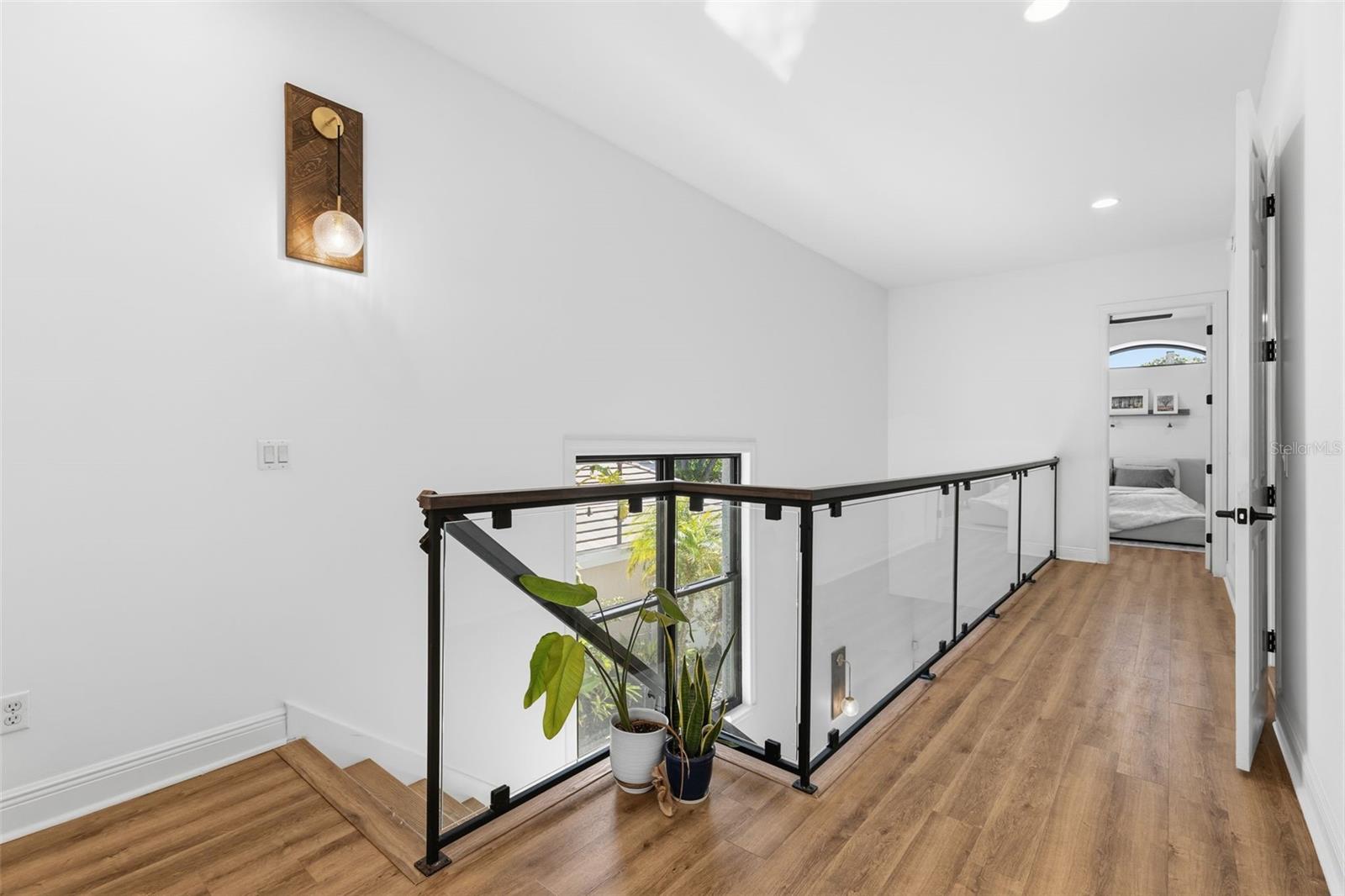 Image 33 of 82 For 904 Anchorage Road