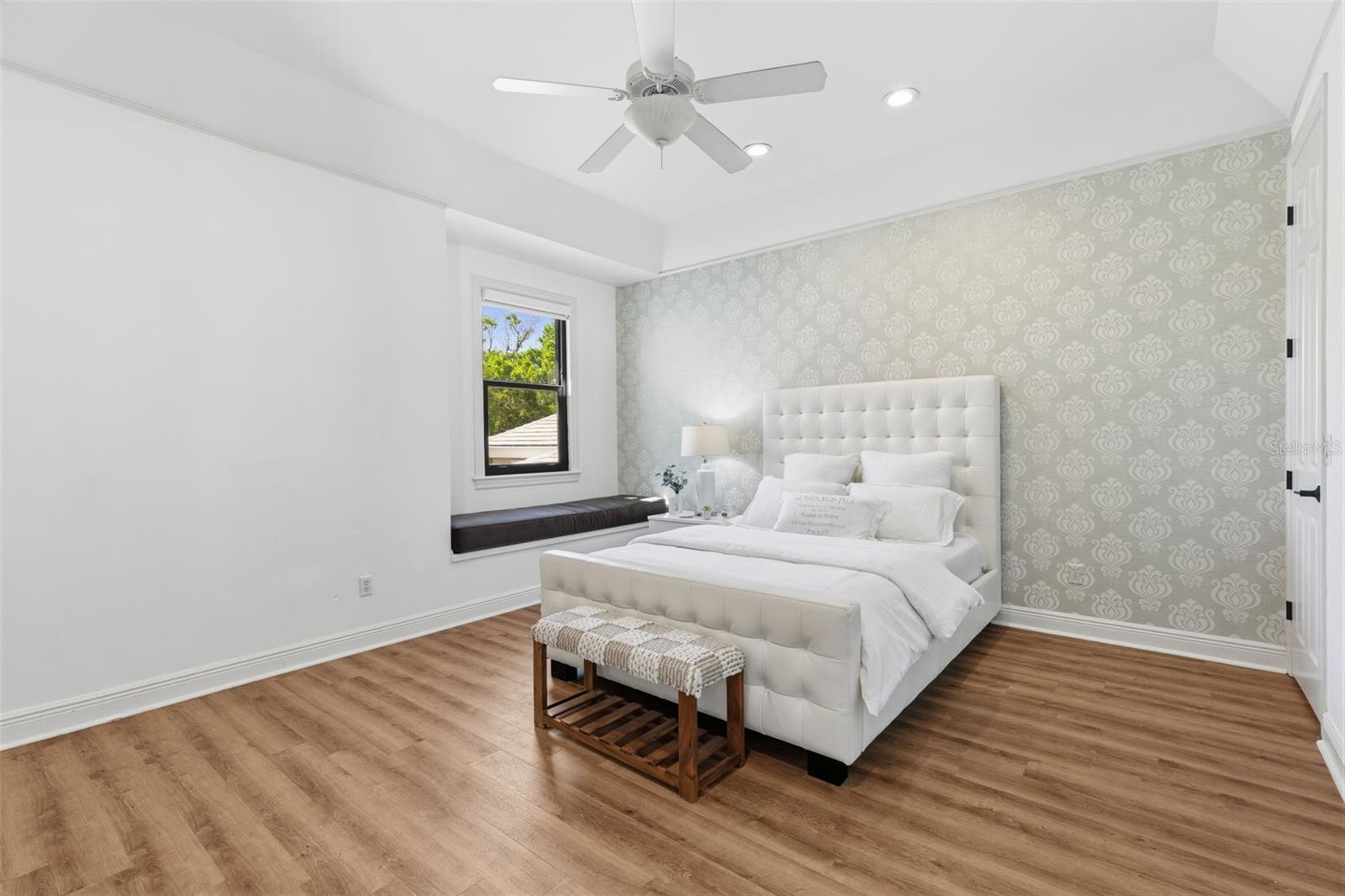 Image 34 of 82 For 904 Anchorage Road