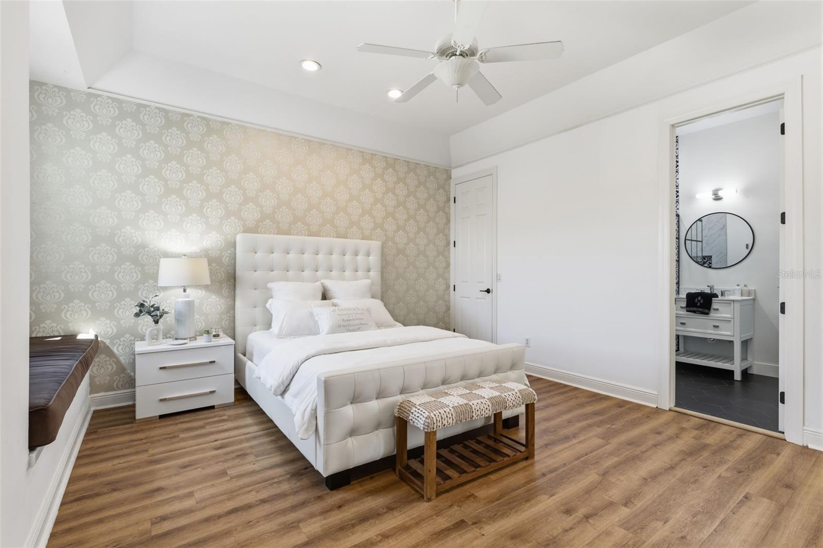 Image 35 of 82 For 904 Anchorage Road