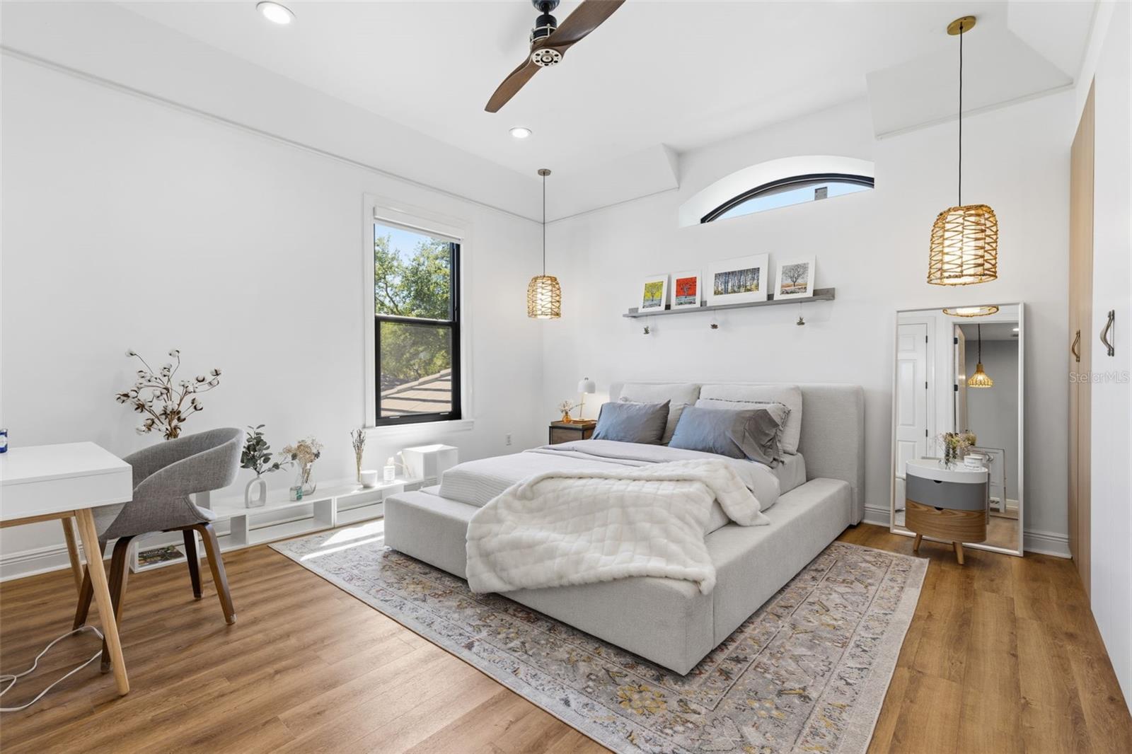 Image 37 of 82 For 904 Anchorage Road