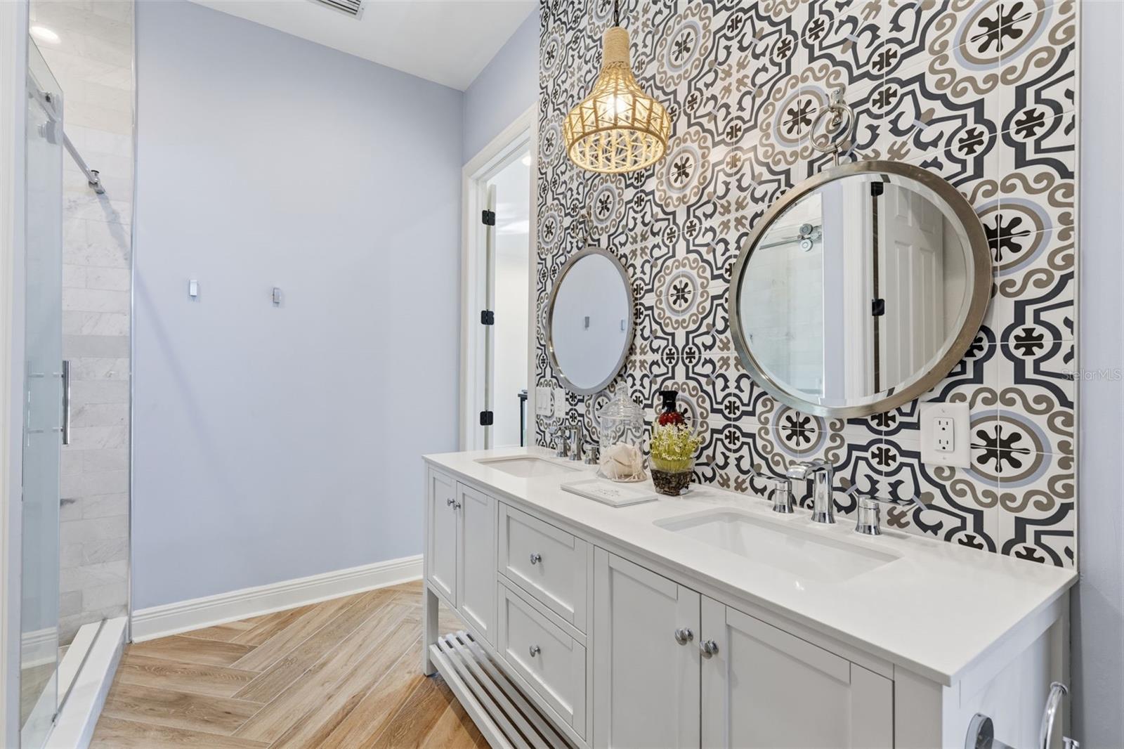 Image 39 of 82 For 904 Anchorage Road