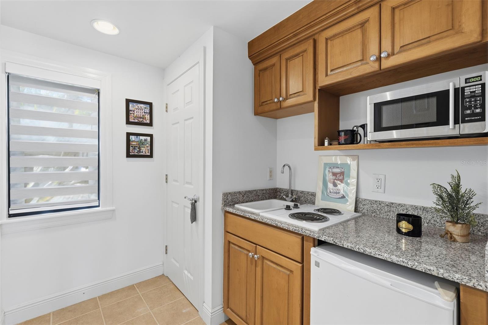 Image 47 of 82 For 904 Anchorage Road