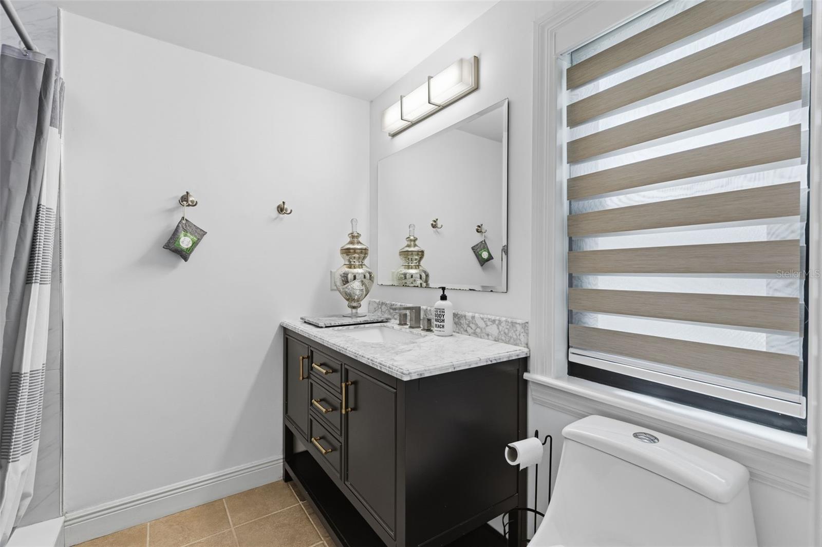 Image 49 of 82 For 904 Anchorage Road