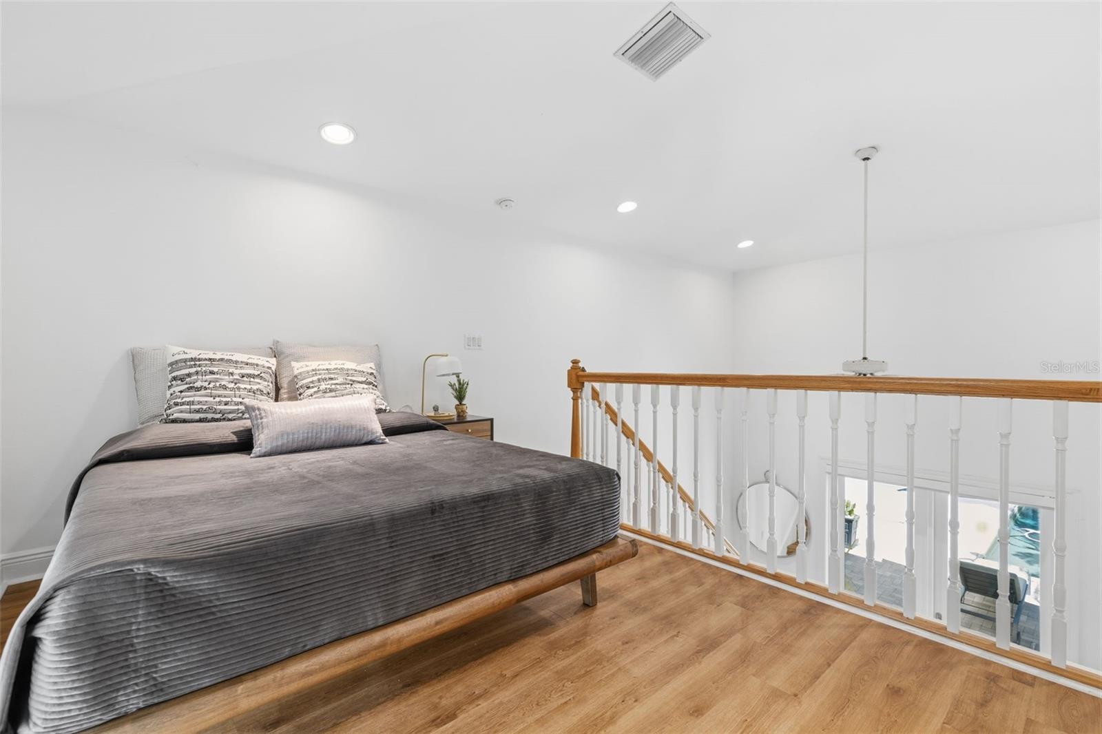 Image 51 of 82 For 904 Anchorage Road