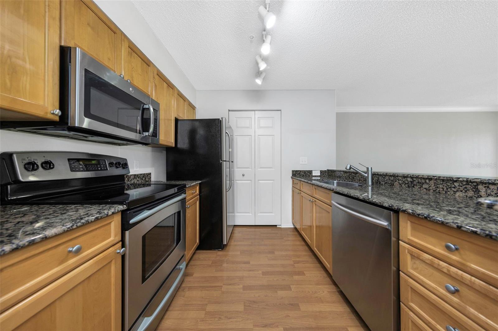 Image 13 of 33 For 2400 Feather Sound Drive 412