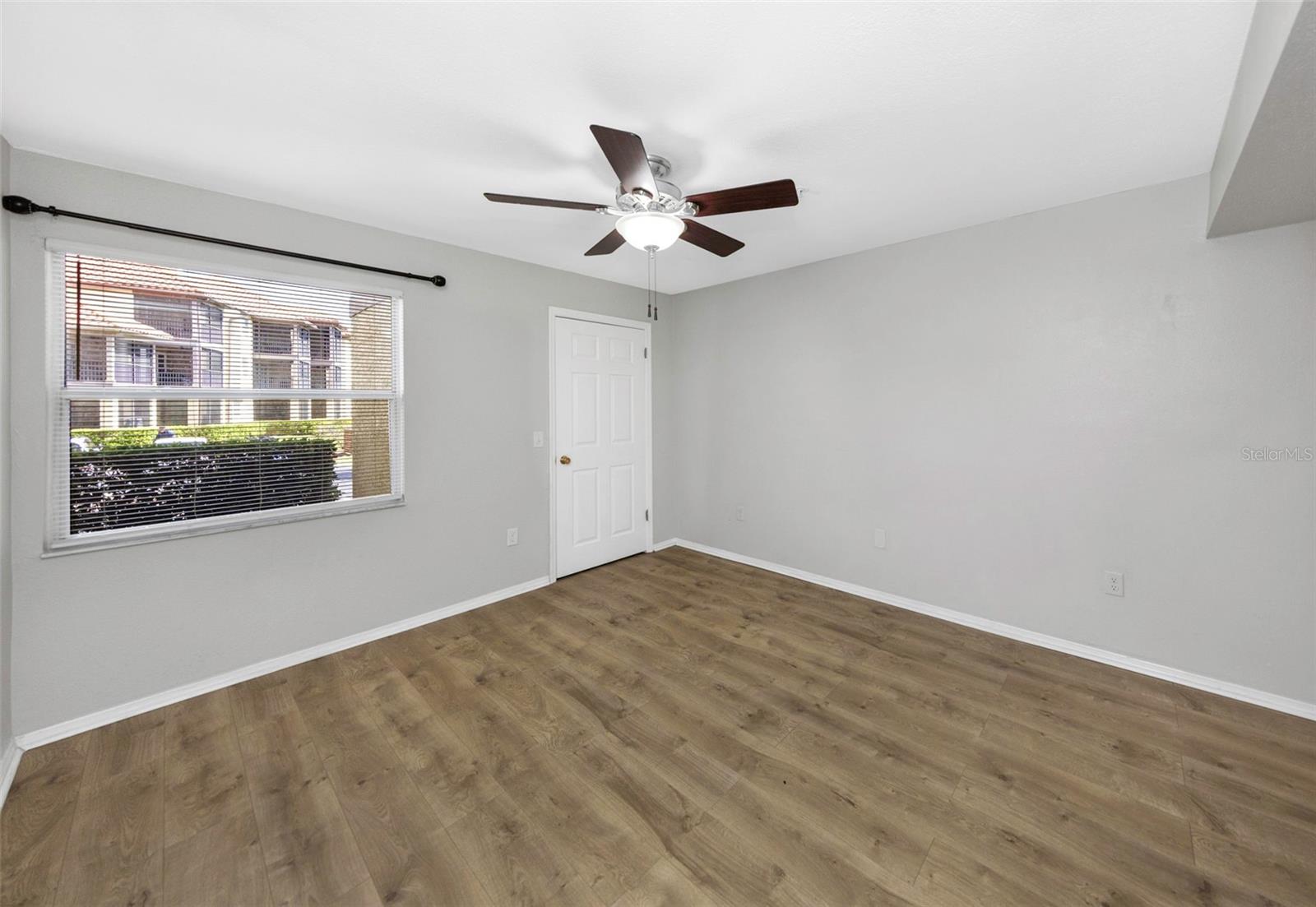 Image 14 of 33 For 2400 Feather Sound Drive 412