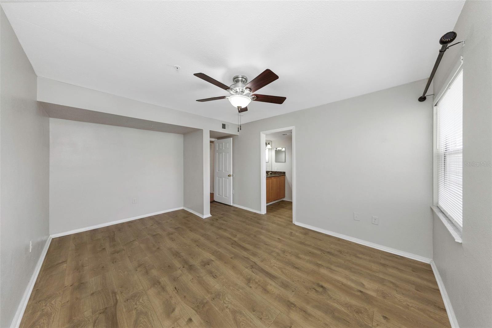 Image 15 of 33 For 2400 Feather Sound Drive 412