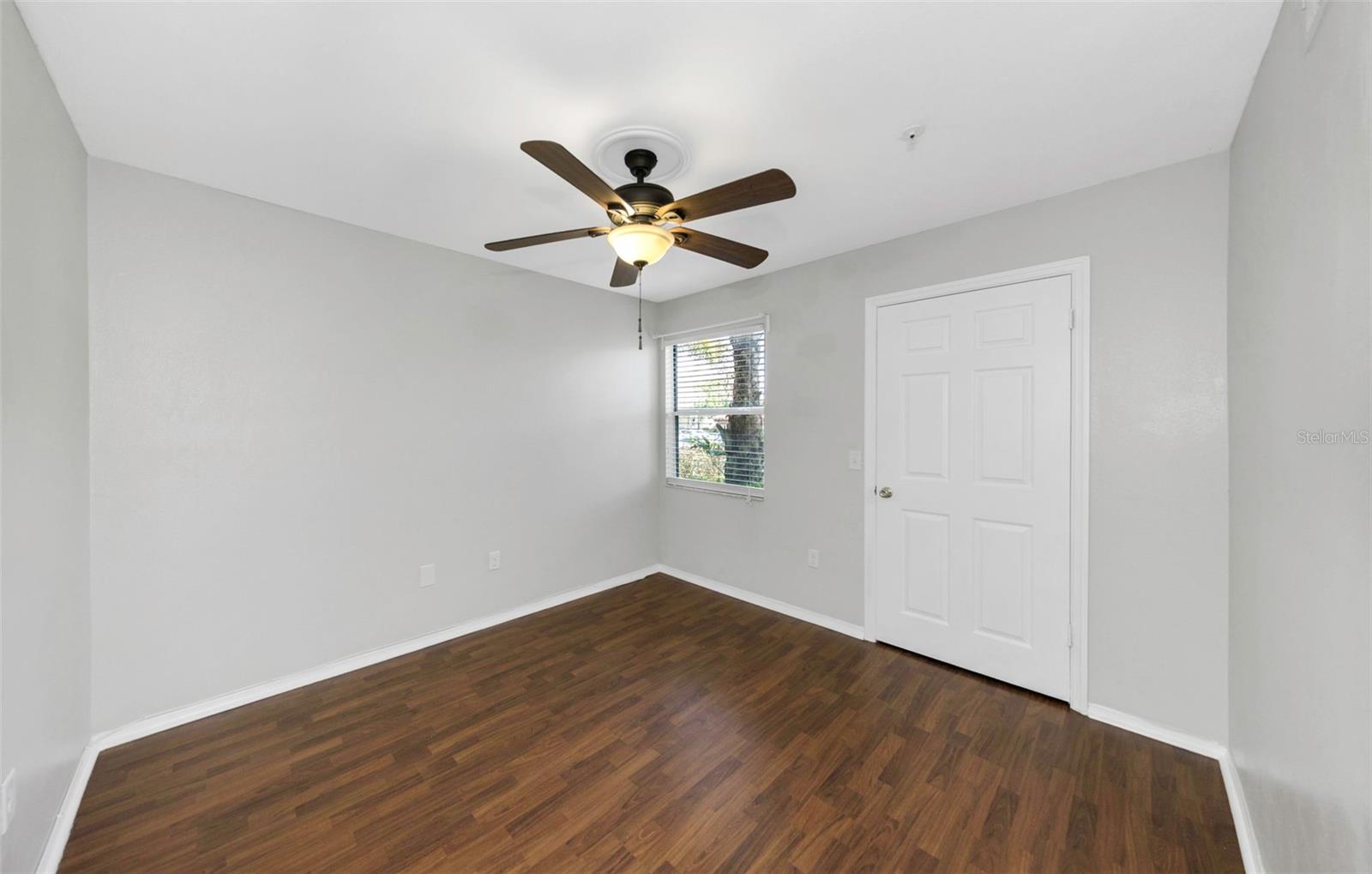 Image 19 of 33 For 2400 Feather Sound Drive 412