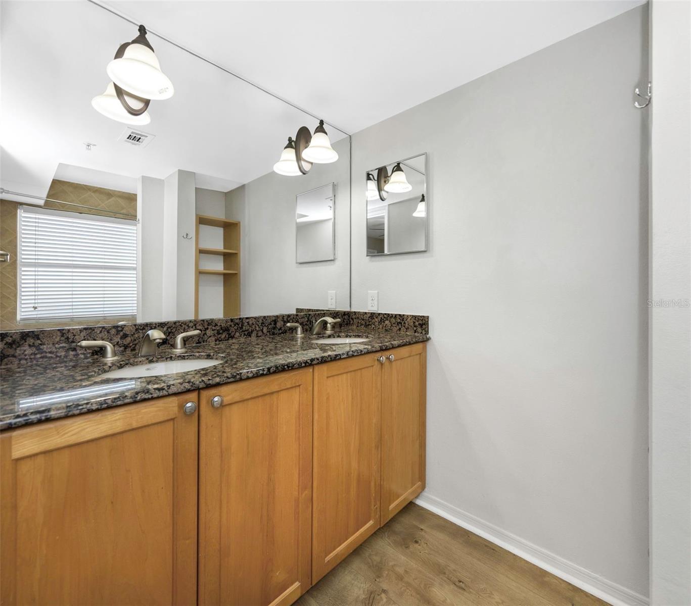 Image 21 of 33 For 2400 Feather Sound Drive 412