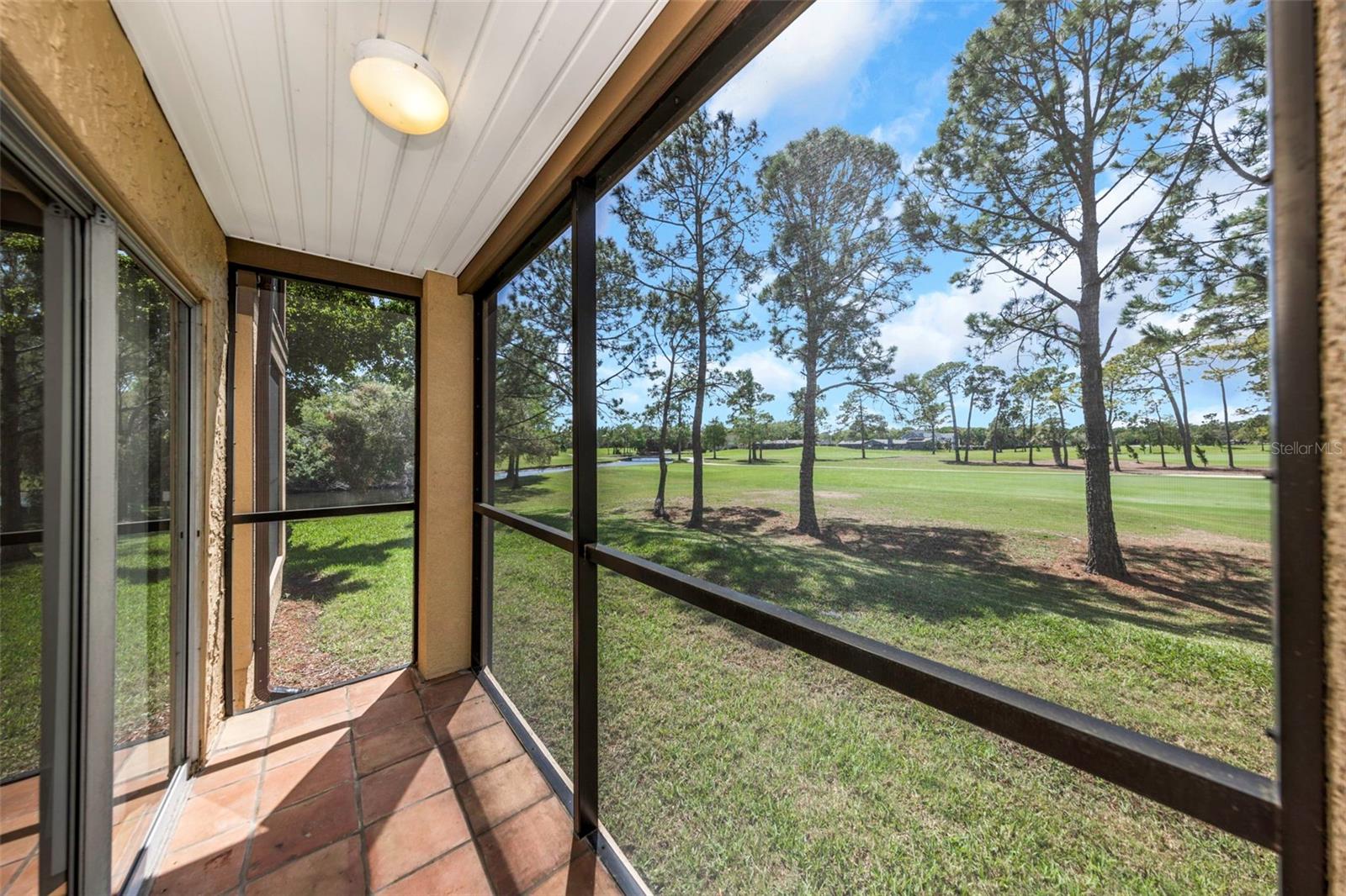 Image 23 of 33 For 2400 Feather Sound Drive 412