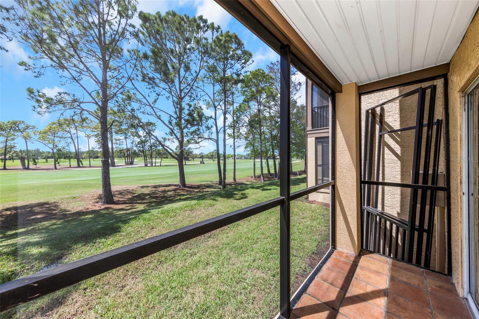 Image 24 of 33 For 2400 Feather Sound Drive 412