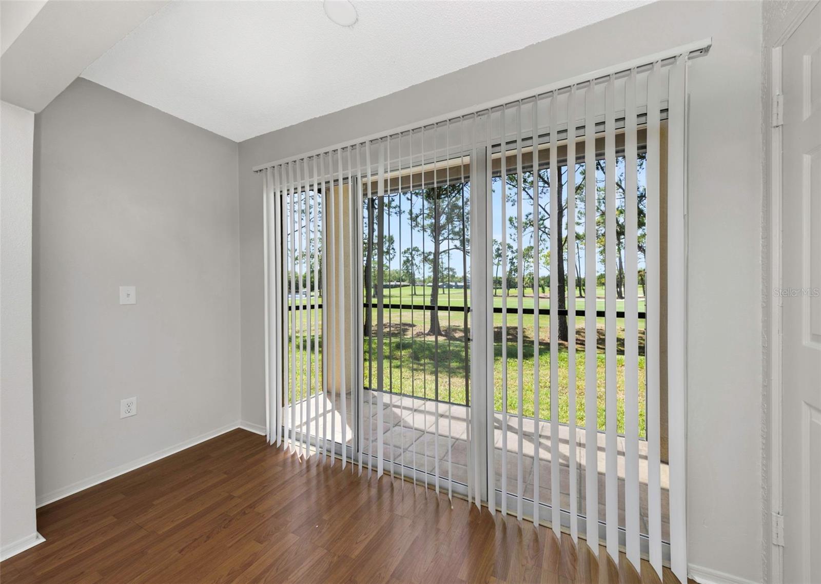 Image 9 of 33 For 2400 Feather Sound Drive 412