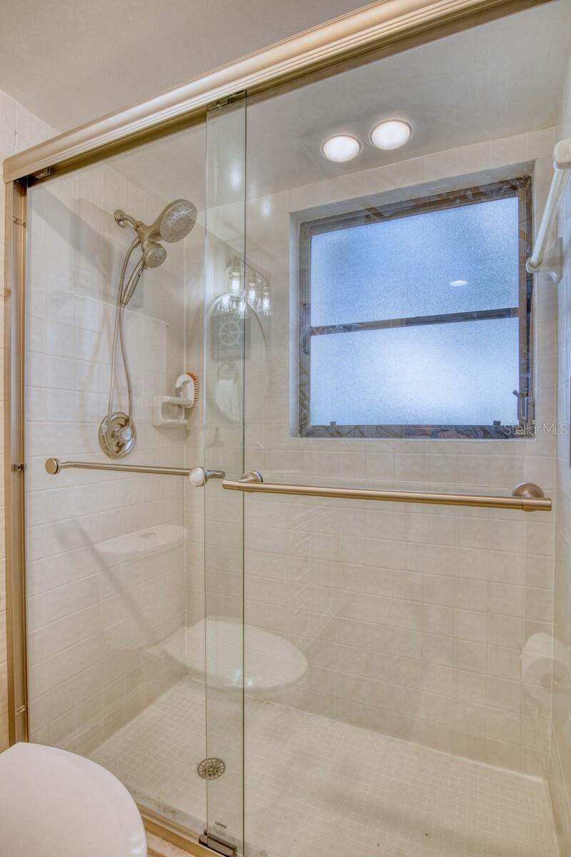 Image 27 of 47 For 5640 Golf Pointe Drive 101