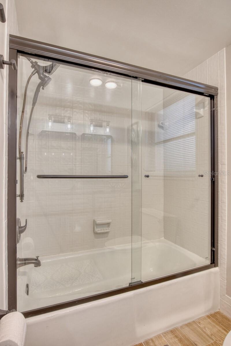 Image 33 of 47 For 5640 Golf Pointe Drive 101