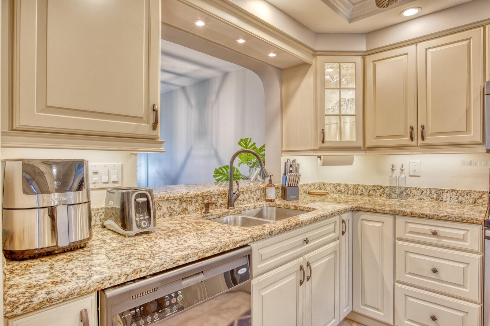 Image 5 of 47 For 5640 Golf Pointe Drive 101