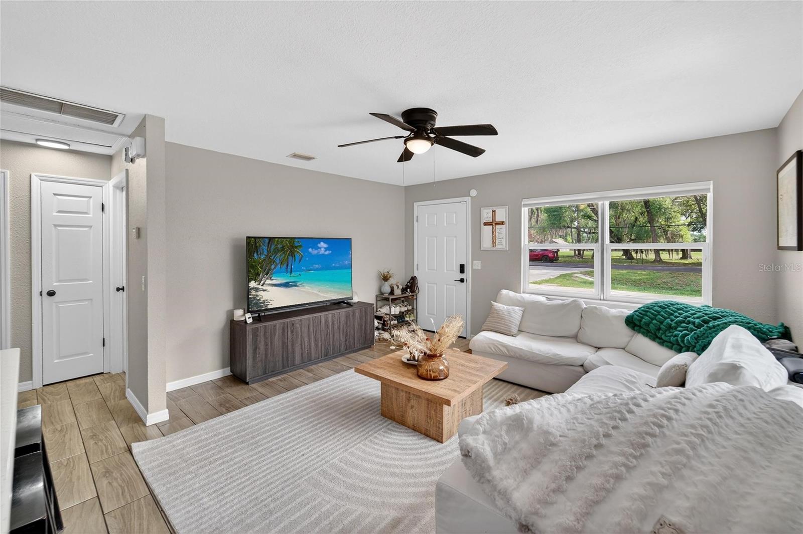 Image 16 of 48 For 5502 Peach Avenue