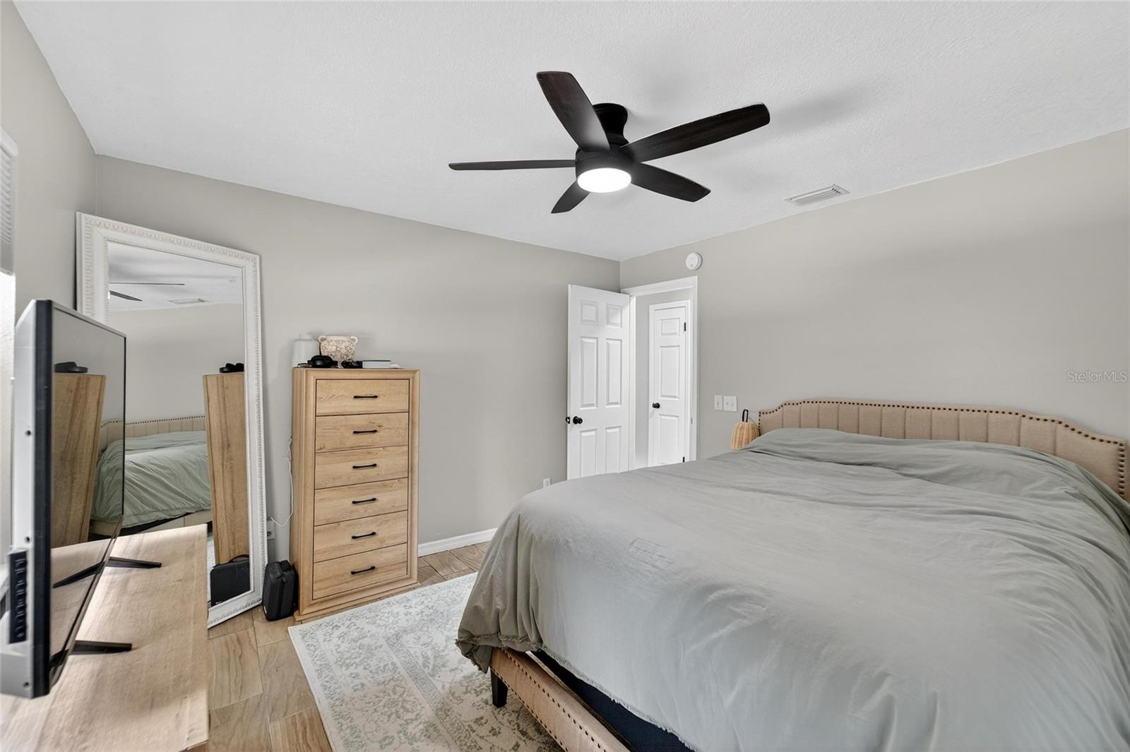 Image 29 of 48 For 5502 Peach Avenue