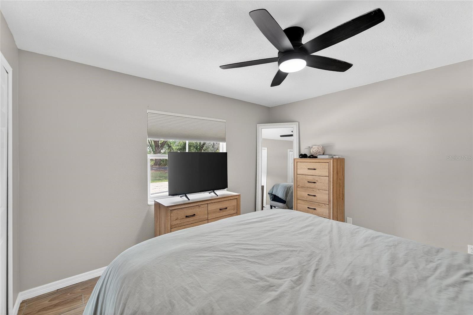 Image 30 of 48 For 5502 Peach Avenue