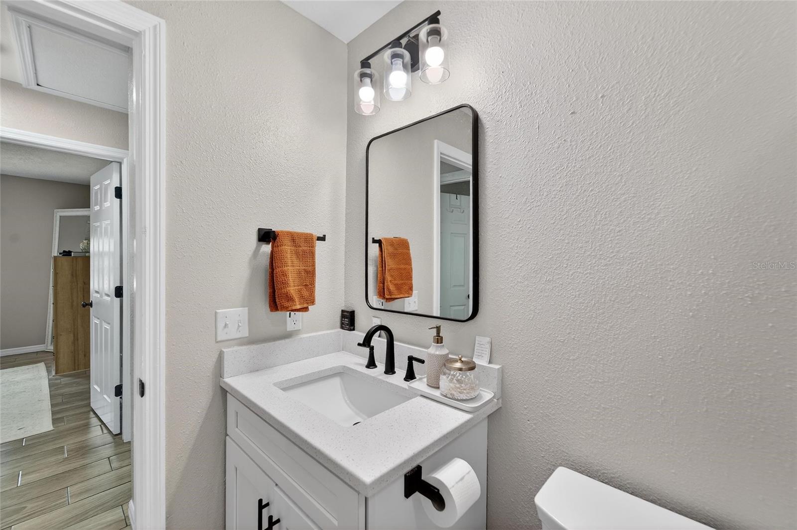 Image 31 of 48 For 5502 Peach Avenue