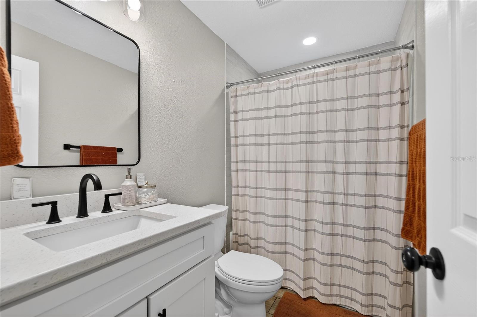 Image 32 of 48 For 5502 Peach Avenue