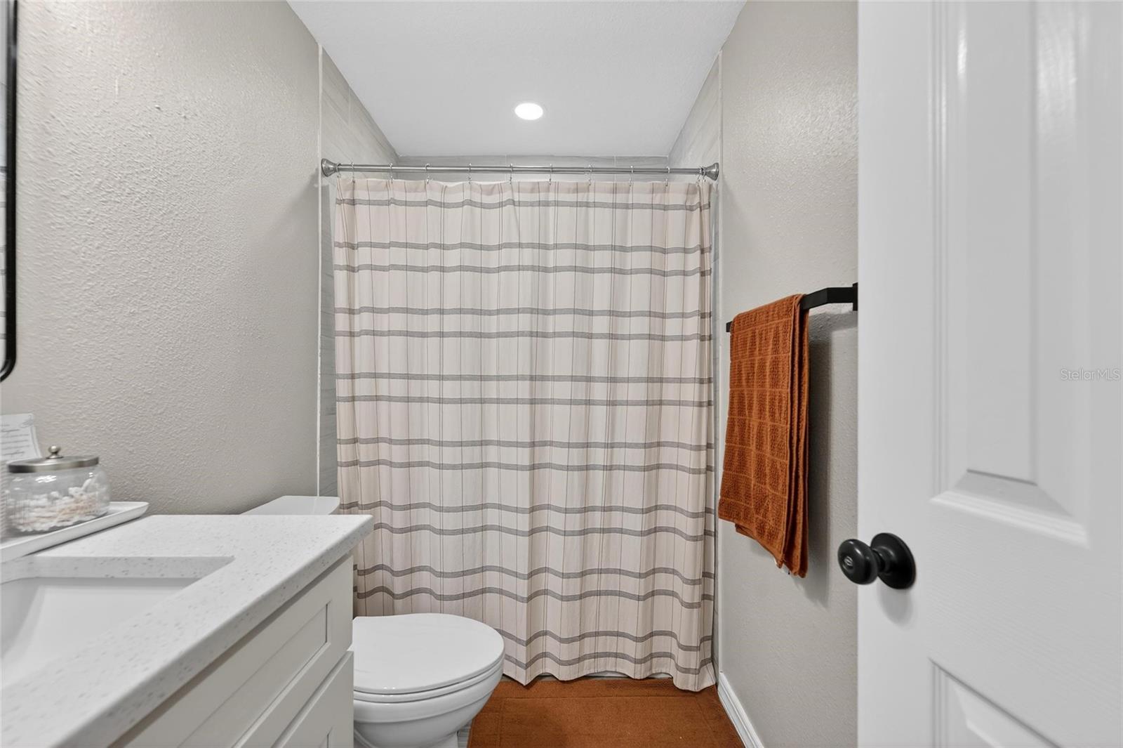 Image 33 of 48 For 5502 Peach Avenue