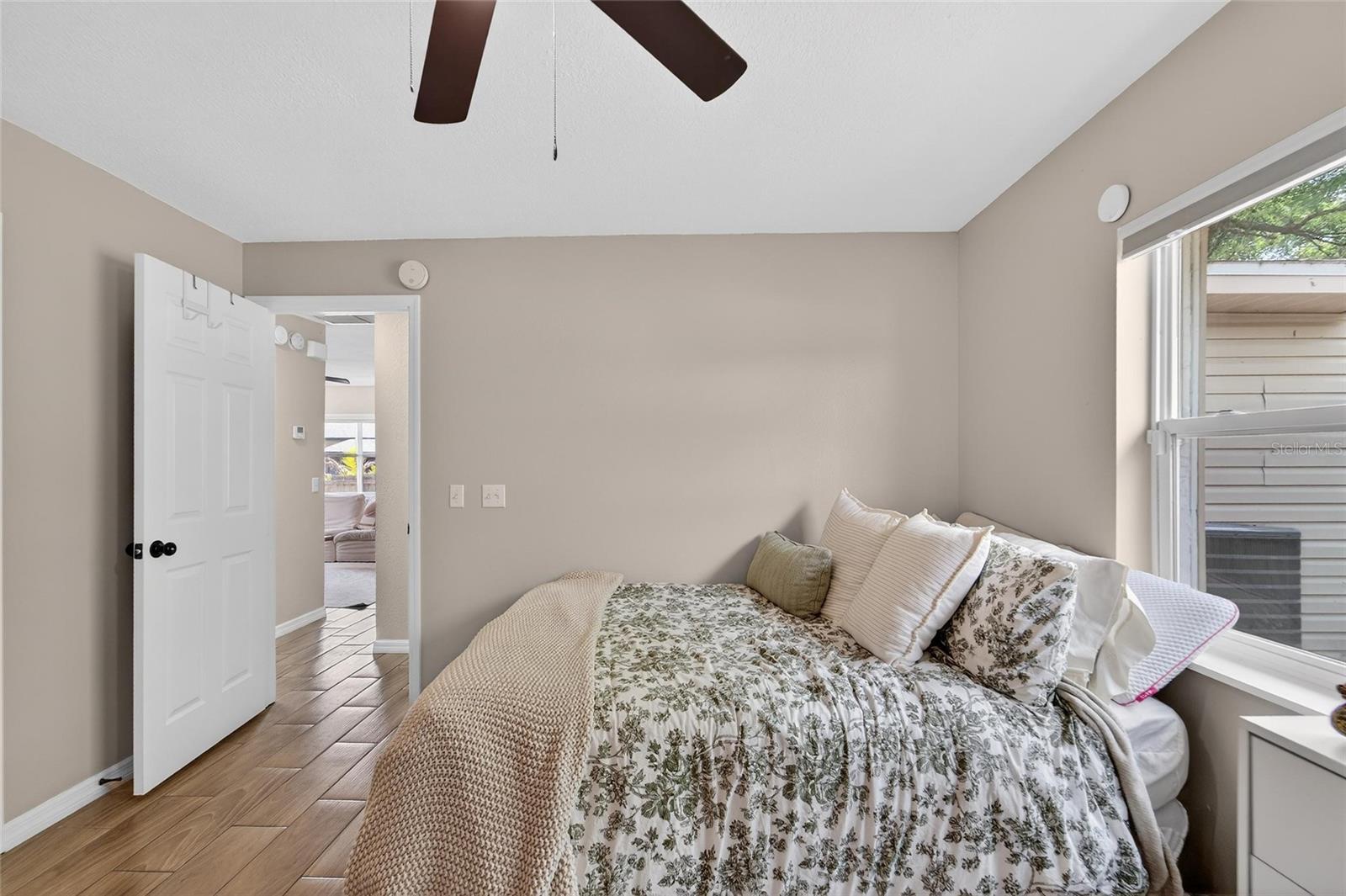 Image 37 of 48 For 5502 Peach Avenue