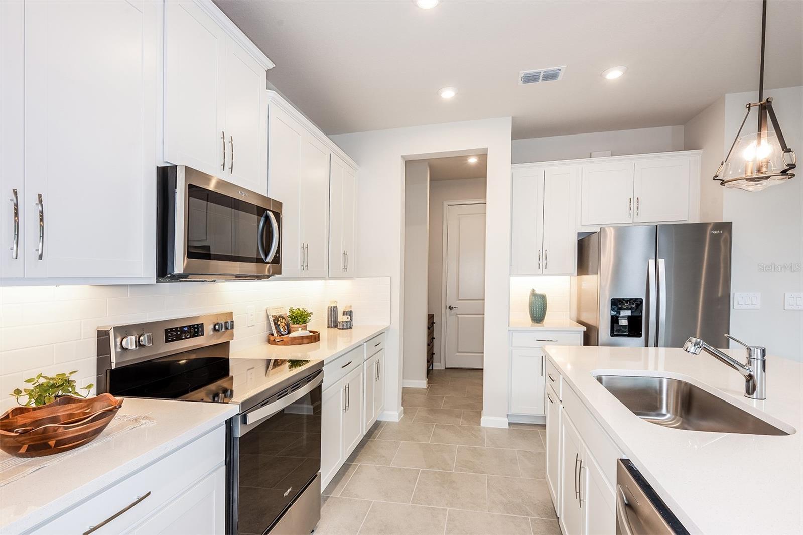 Image 5 of 22 For 5647 Skylight Way