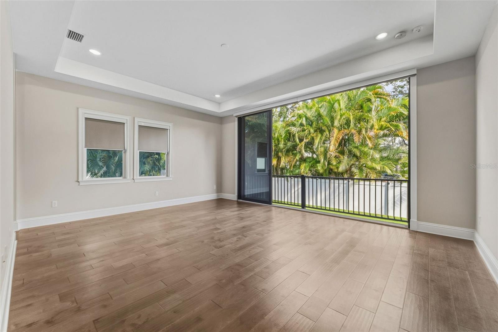 Listing photo id 21 for 481 Davis Boulevard