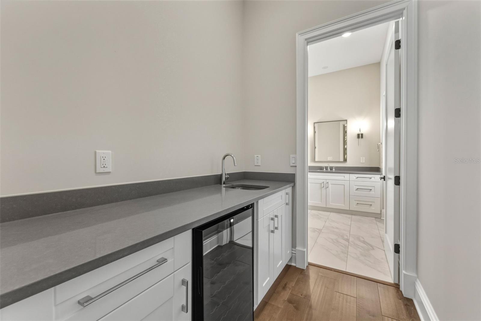 Listing photo id 22 for 481 Davis Boulevard