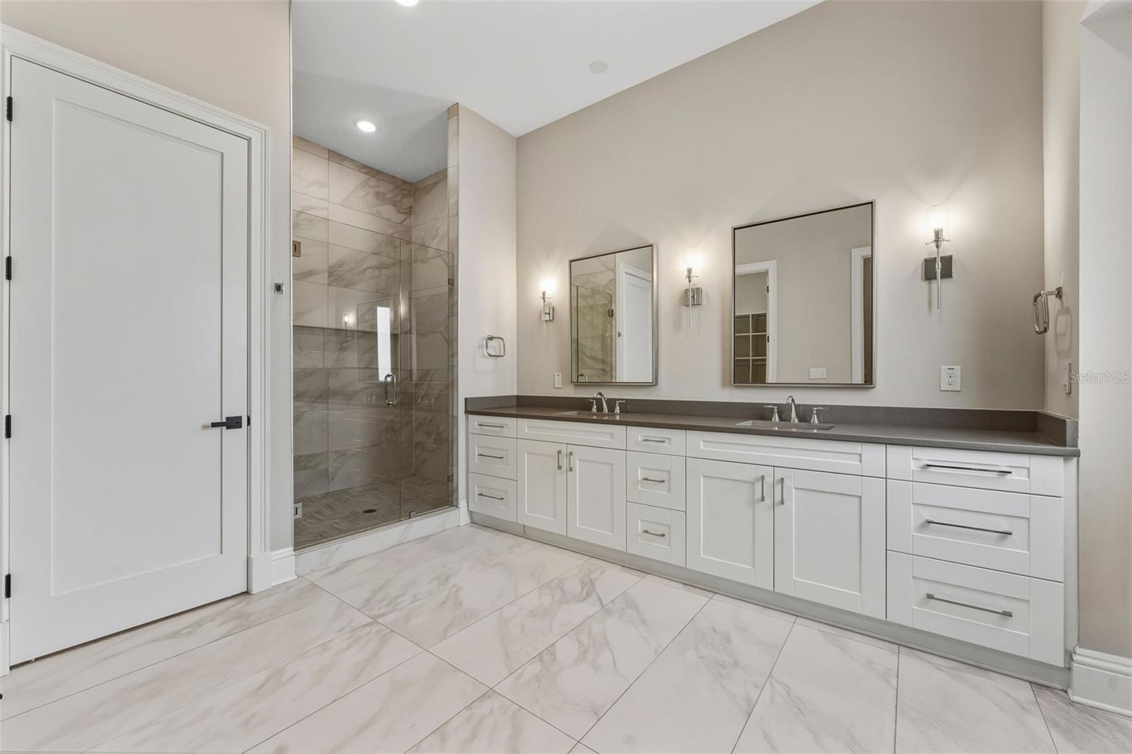 Listing photo id 23 for 481 Davis Boulevard