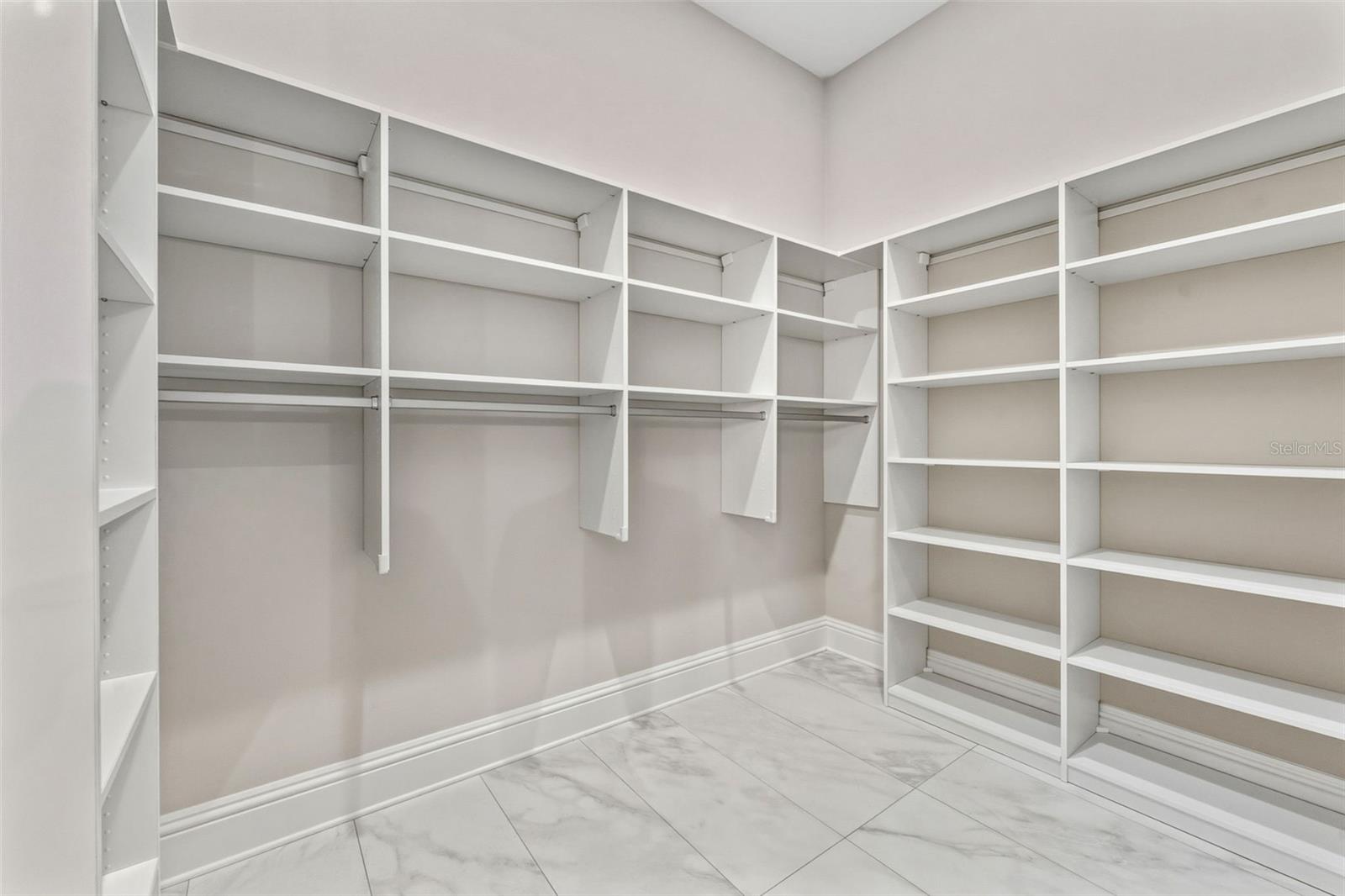 Listing photo id 24 for 481 Davis Boulevard